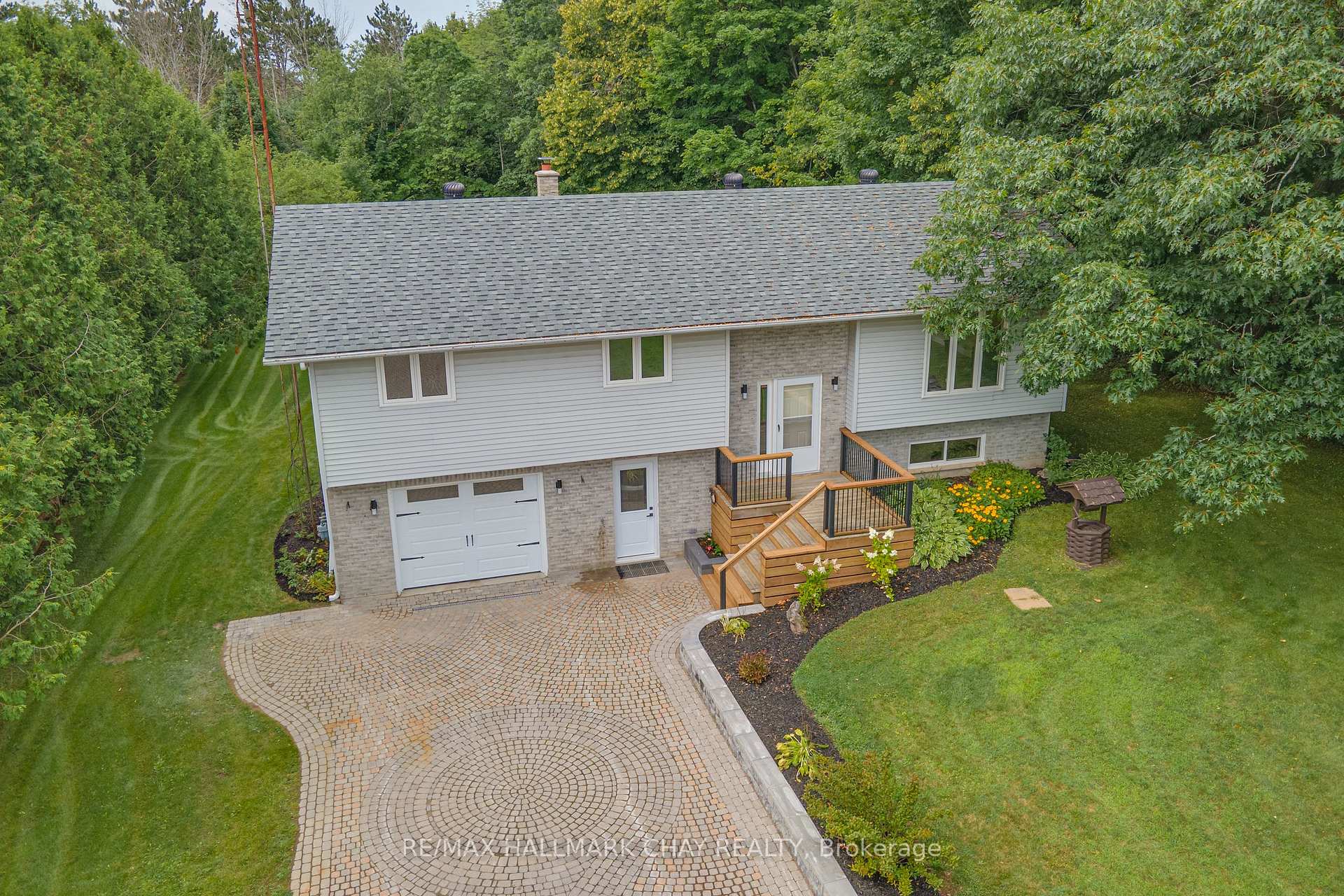 Photo 1 of 622 Scarlett Line, Springwater, Rural Springwater — HOMEH