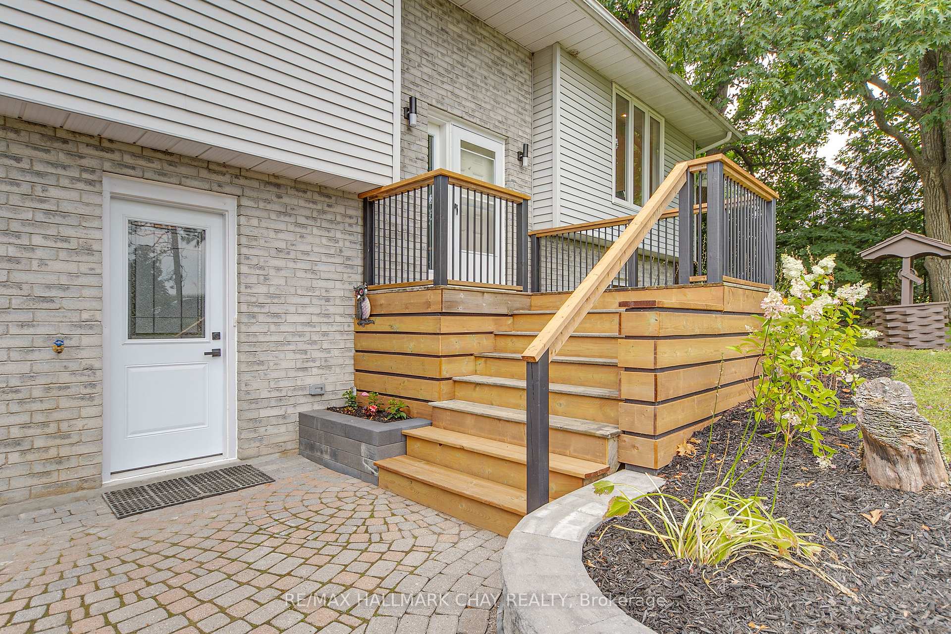Photo 3 of 622 Scarlett Line, Springwater, Rural Springwater — HOMEH