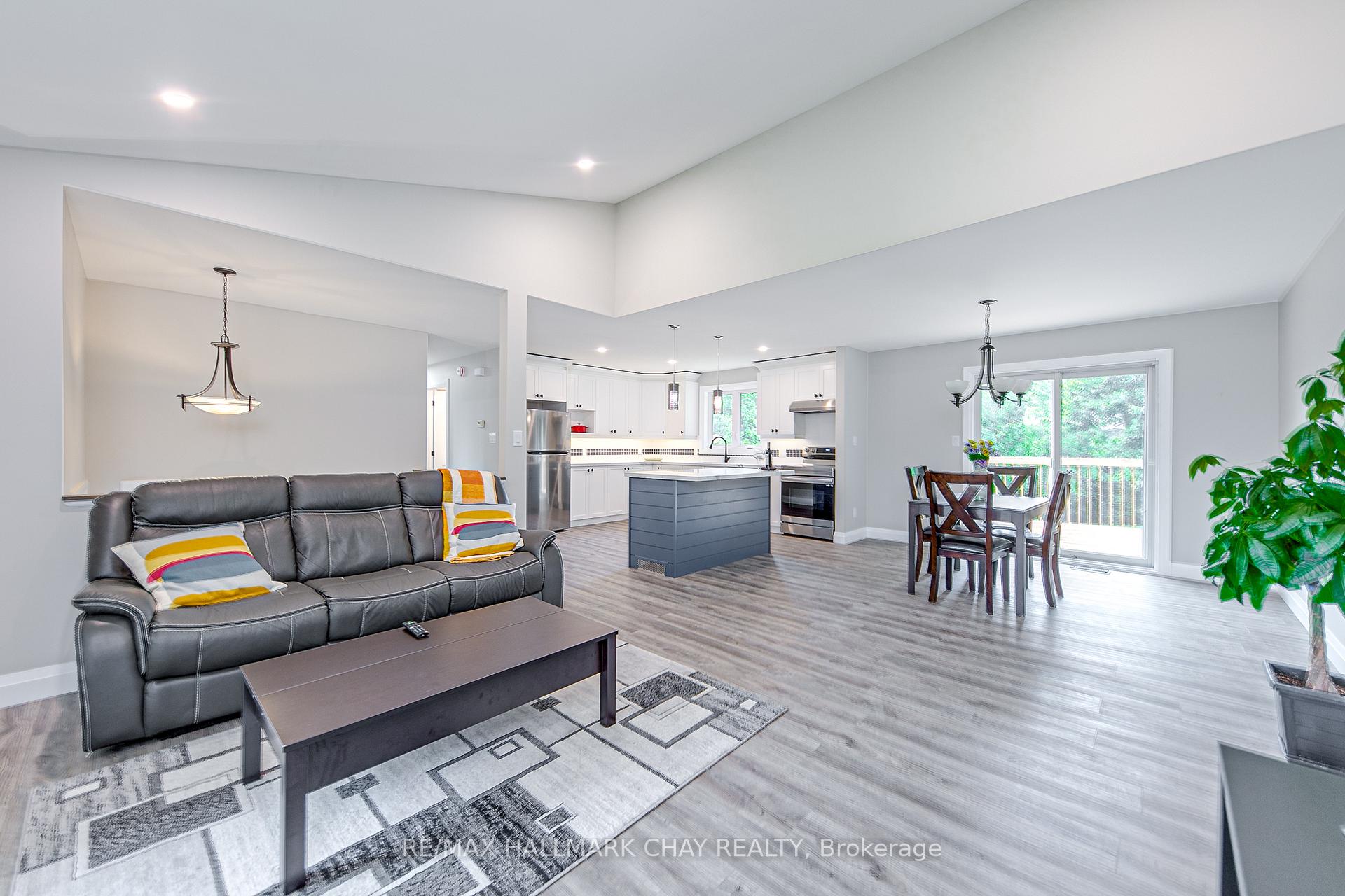 Photo 11 of 622 Scarlett Line, Springwater, Rural Springwater — HOMEH