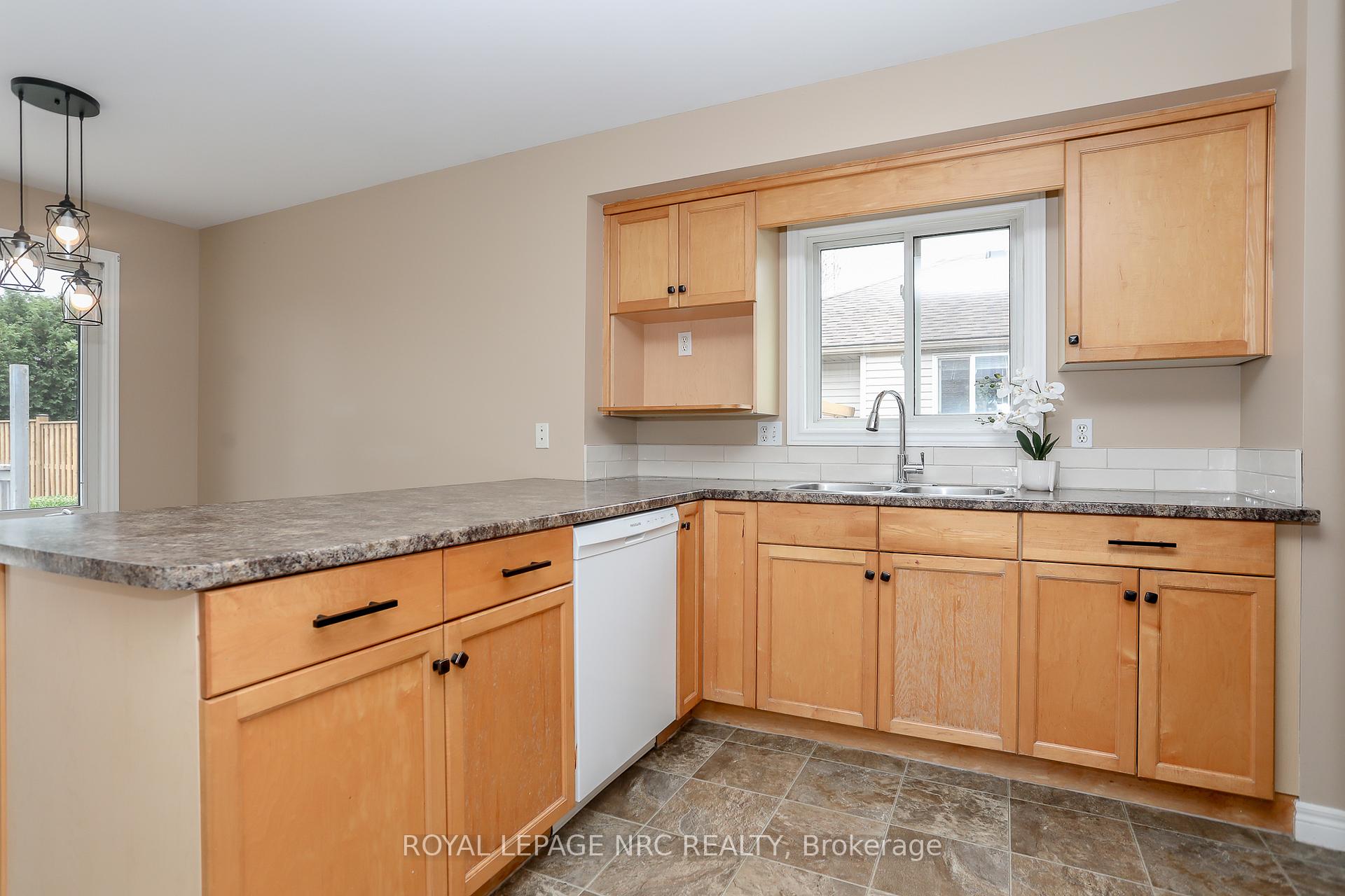 Photo 7 of 11 Goldenrod Court, St. Thomas — HOMEH
