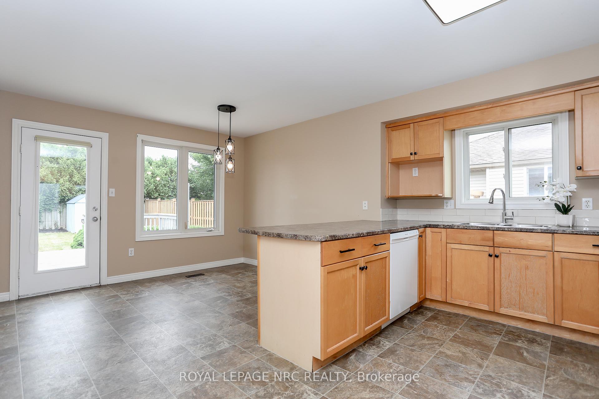 Photo 8 of 11 Goldenrod Court, St. Thomas — HOMEH