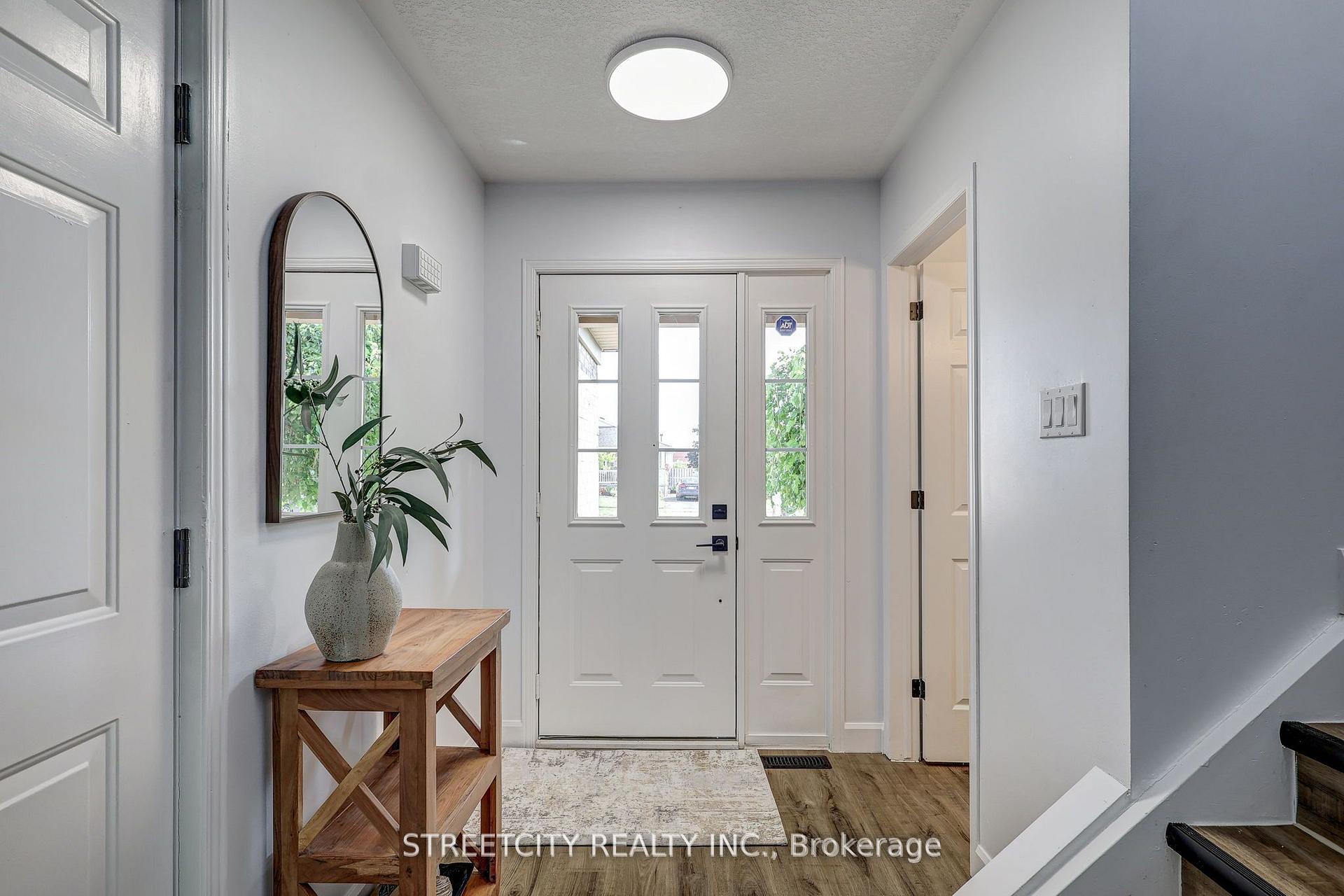 Photo 2 of 25 Axford Parkway, St. Thomas — HOMEH