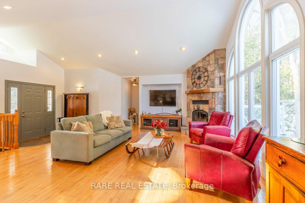 Photo 8 of 47 Parr Boulevard, Springwater, Rural Springwater — HOMEH