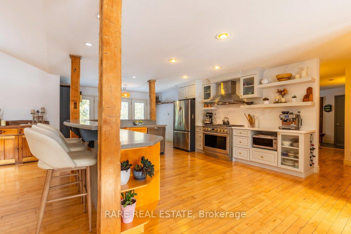 Photo 10 of 47 Parr Boulevard, Springwater, Rural Springwater — HOMEH
