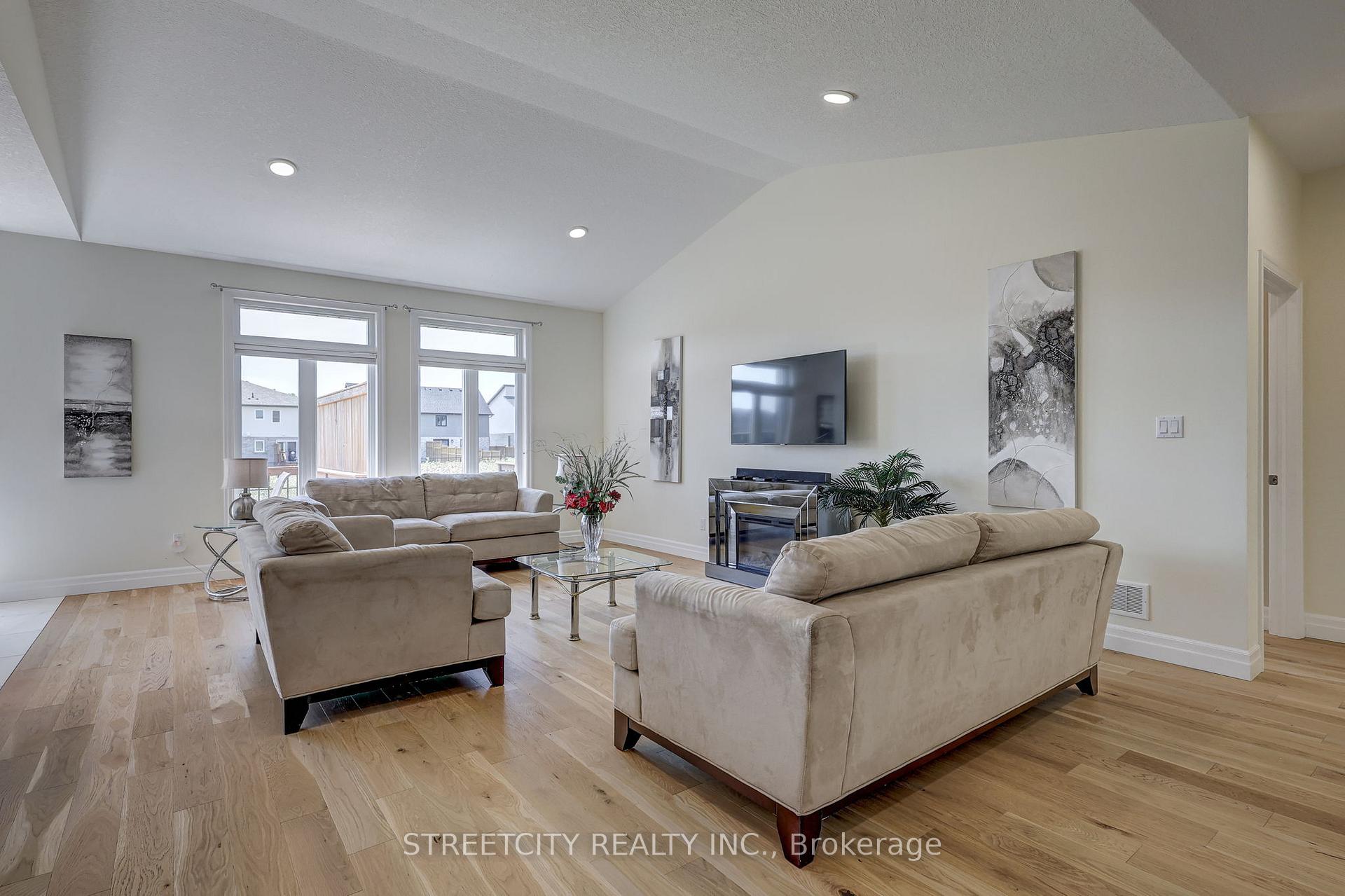 Photo 3 of 70 Acorn Trail, St. Thomas — HOMEH