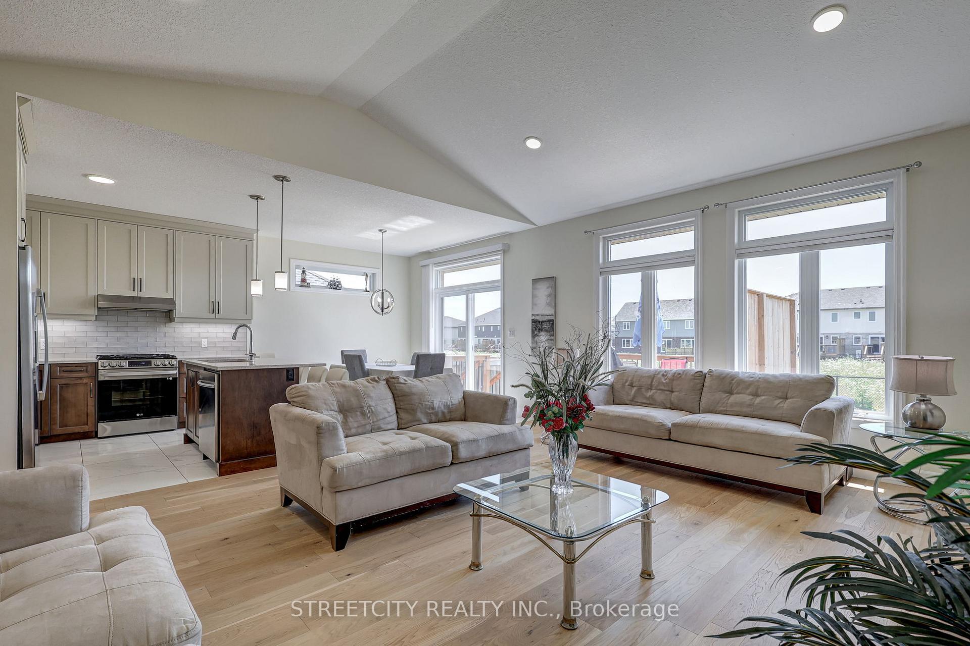 Photo 8 of 70 Acorn Trail, St. Thomas — HOMEH