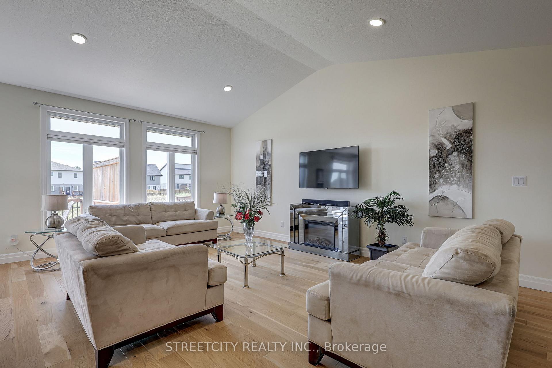 Photo 9 of 70 Acorn Trail, St. Thomas — HOMEH