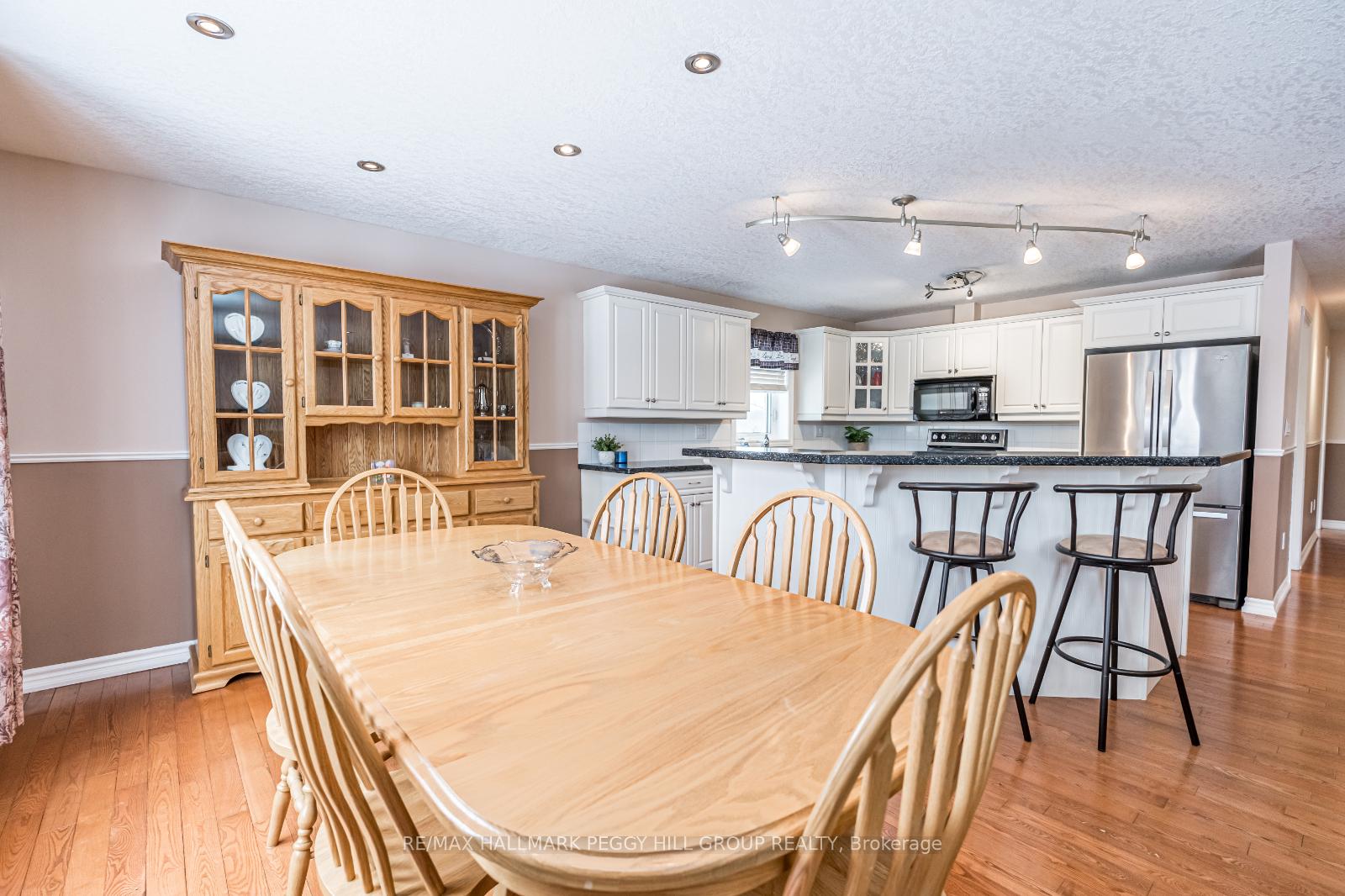 Photo 6 of 1032 Flos 4 Road E, Springwater, Phelpston — HOMEH
