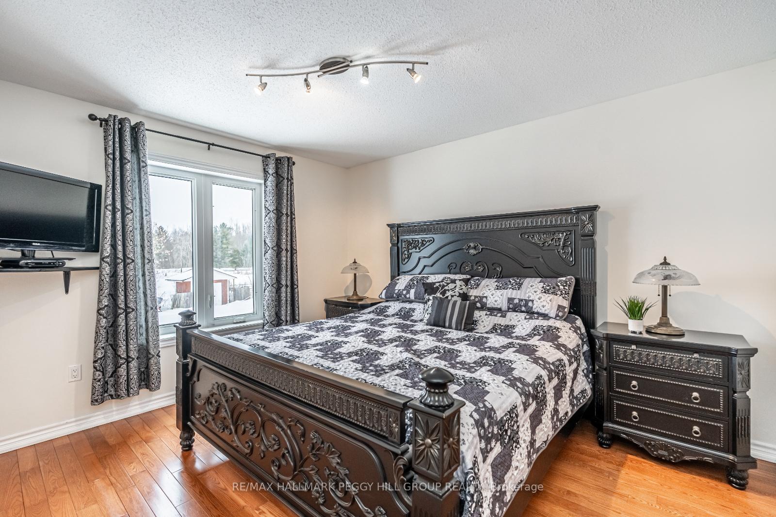 Photo 11 of 1032 Flos 4 Road E, Springwater, Phelpston — HOMEH
