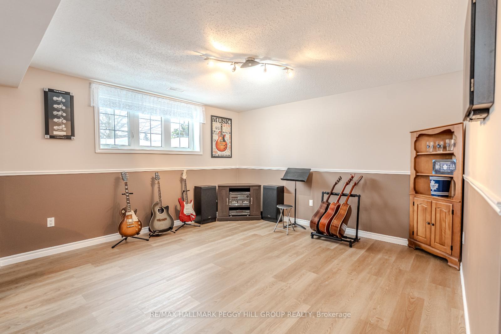 Photo 15 of 1032 Flos 4 Road E, Springwater, Phelpston — HOMEH