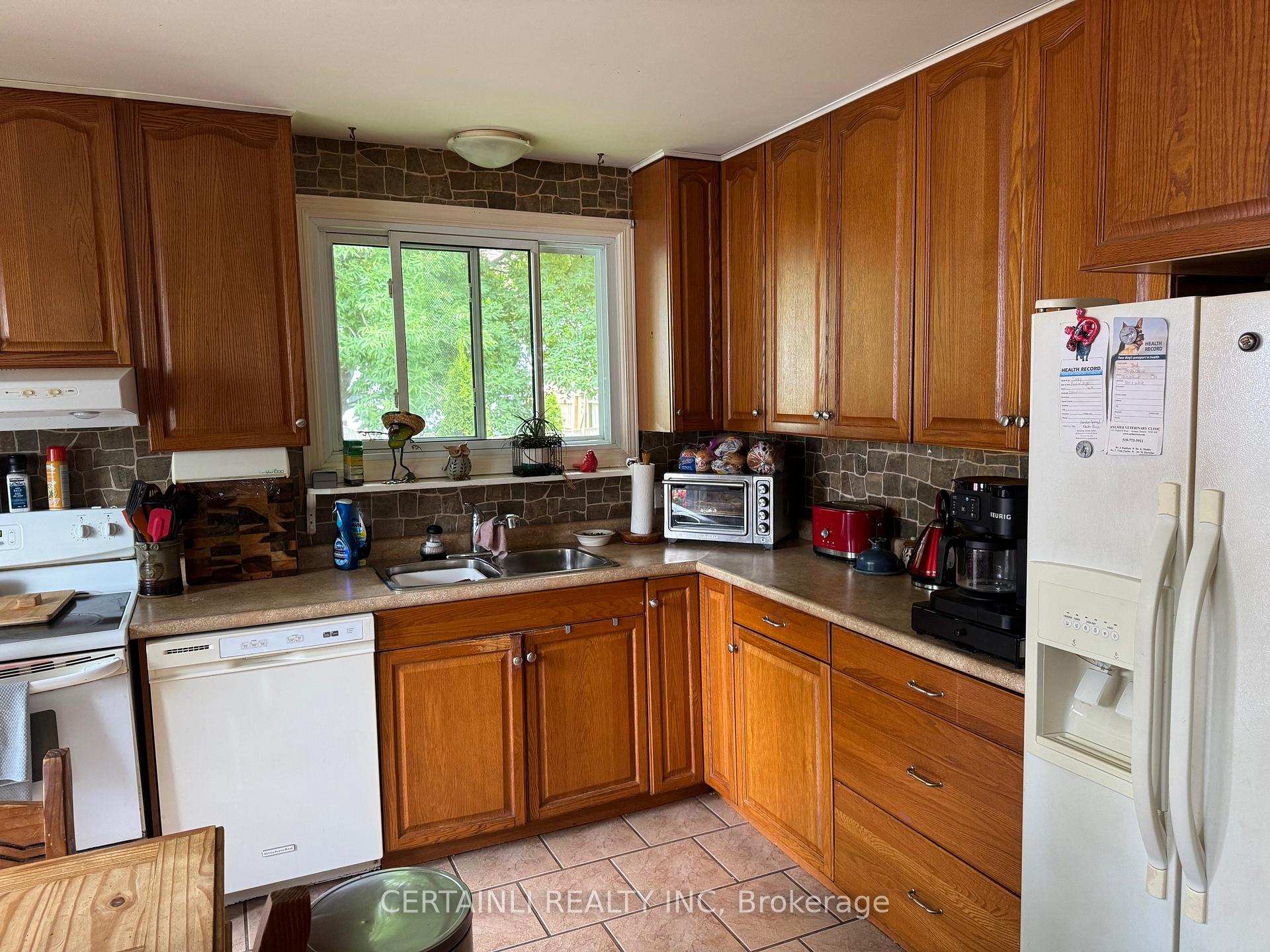 Photo 4 of 15 Penwarden Street, St. Thomas — HOMEH