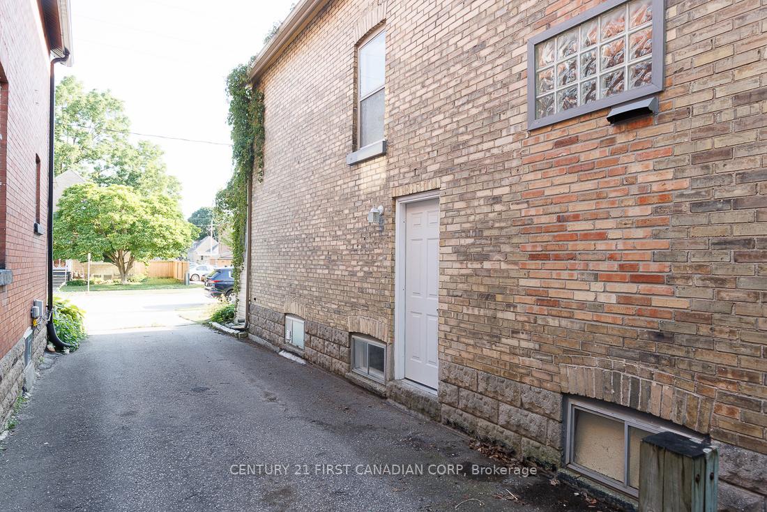 Photo 4 of 52 Myrtle Street, St. Thomas — HOMEH