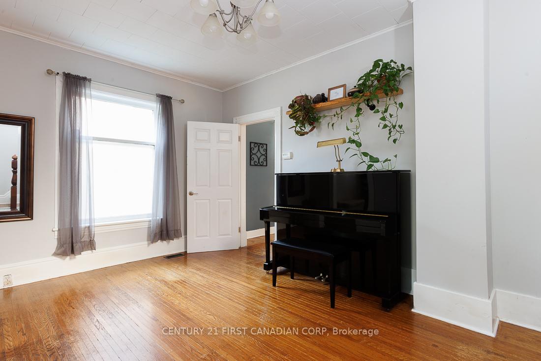 Photo 11 of 52 Myrtle Street, St. Thomas — HOMEH