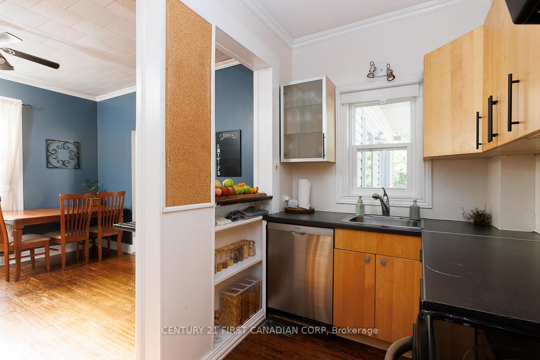 Photo 15 of 52 Myrtle Street, St. Thomas — HOMEH
