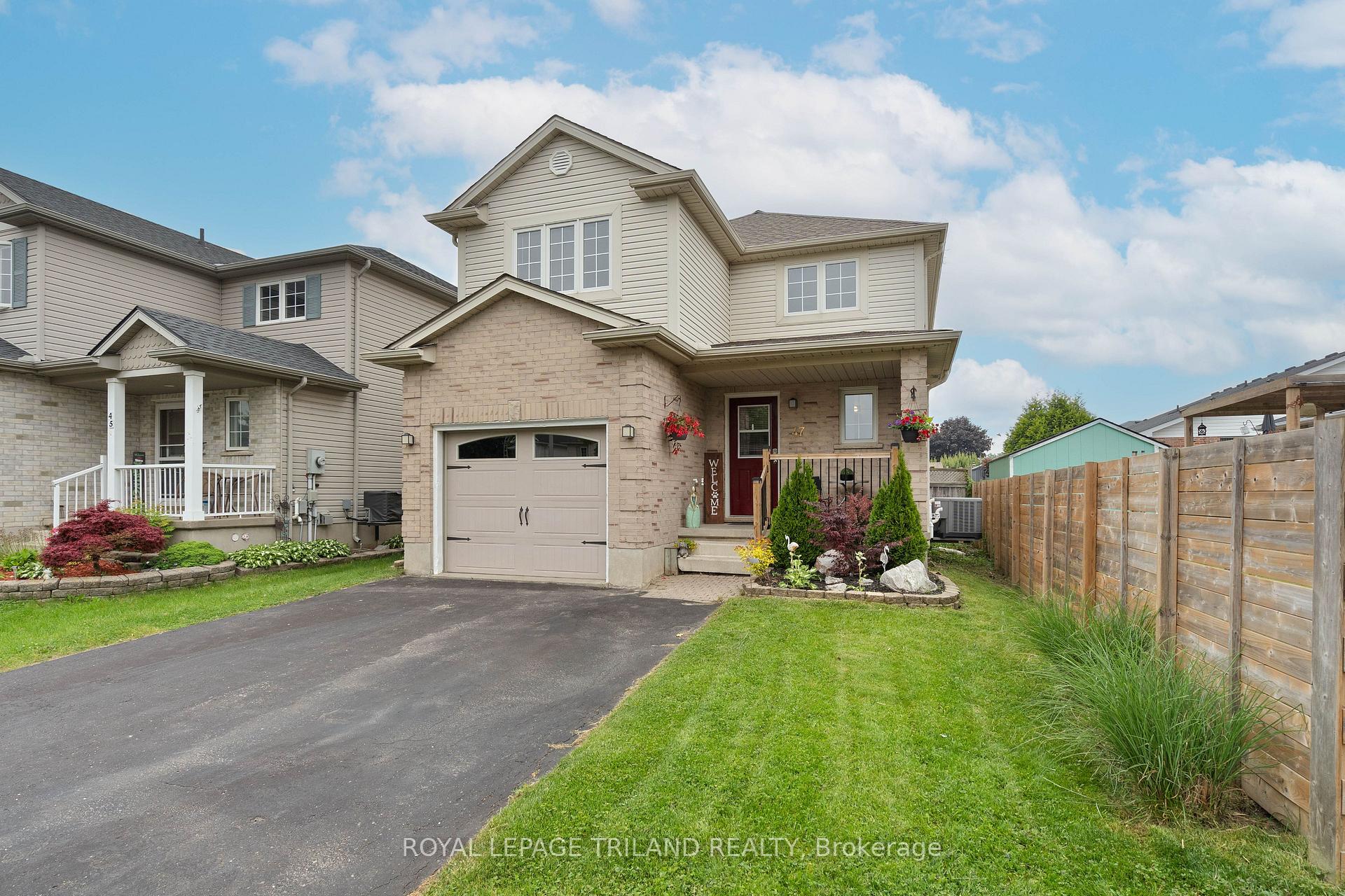 Photo 2 of 47 Carrie Crescent, St. Thomas — HOMEH