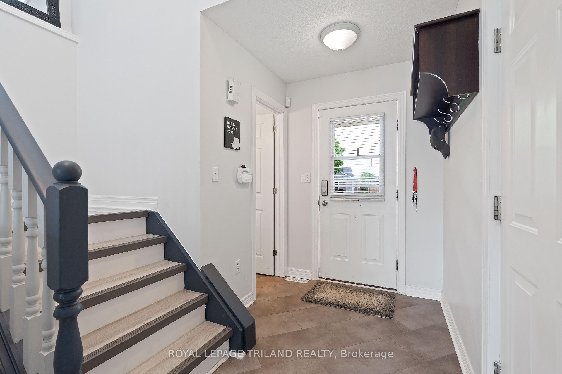Photo 5 of 47 Carrie Crescent, St. Thomas — HOMEH