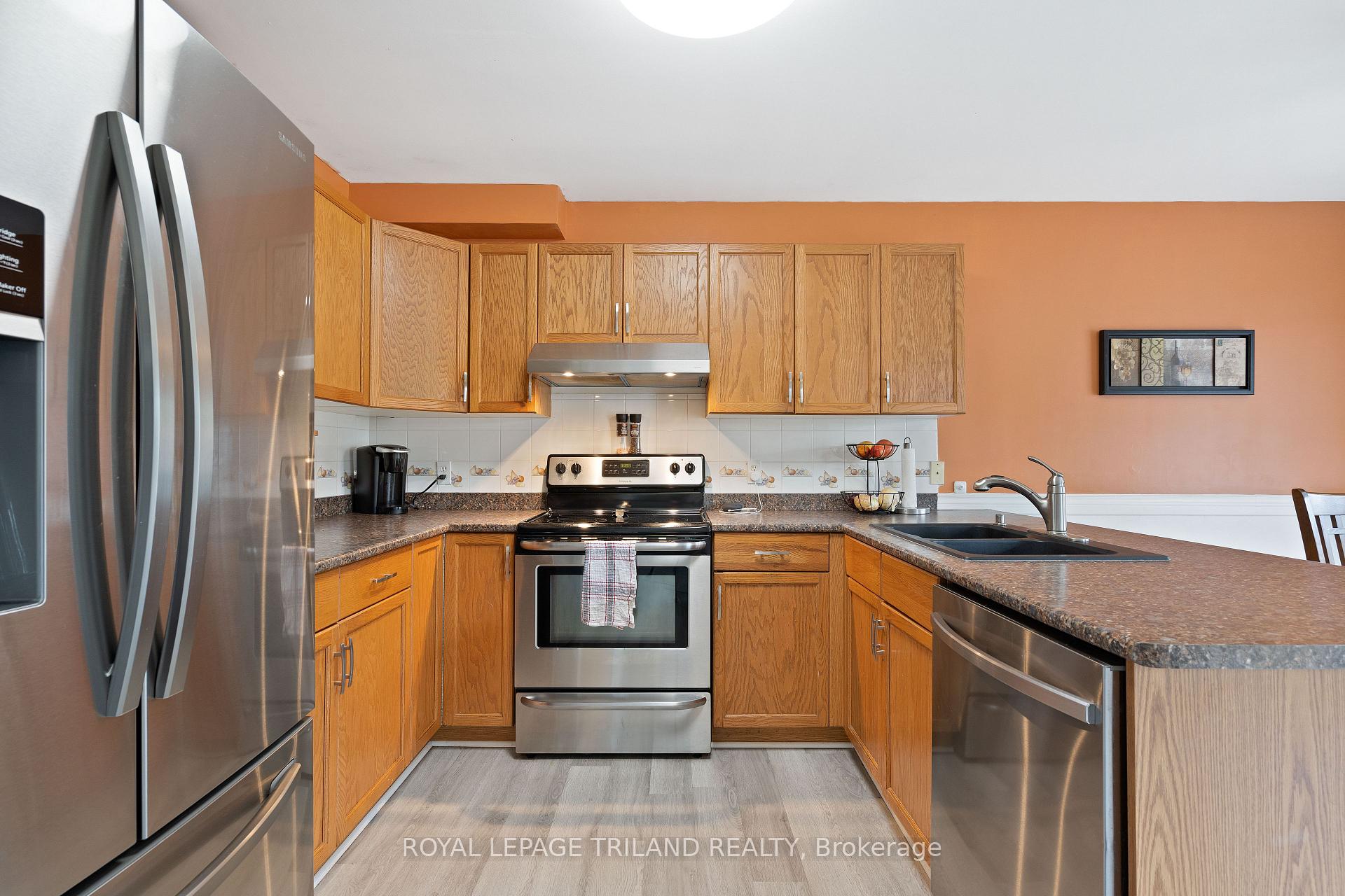 Photo 16 of 47 Carrie Crescent, St. Thomas — HOMEH