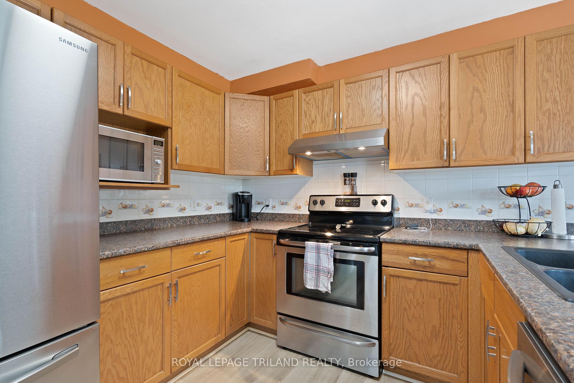 Photo 17 of 47 Carrie Crescent, St. Thomas — HOMEH