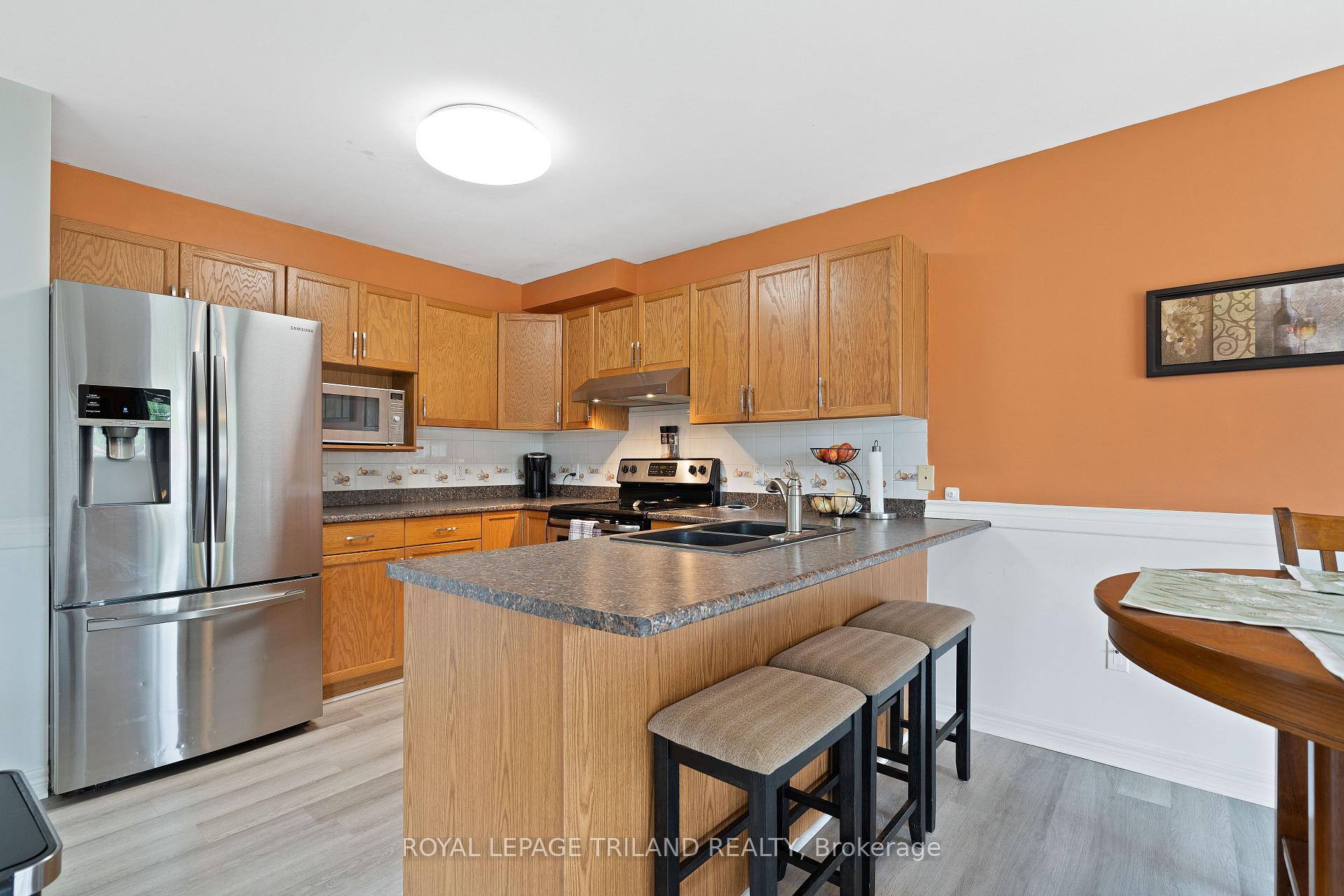 Photo 18 of 47 Carrie Crescent, St. Thomas — HOMEH