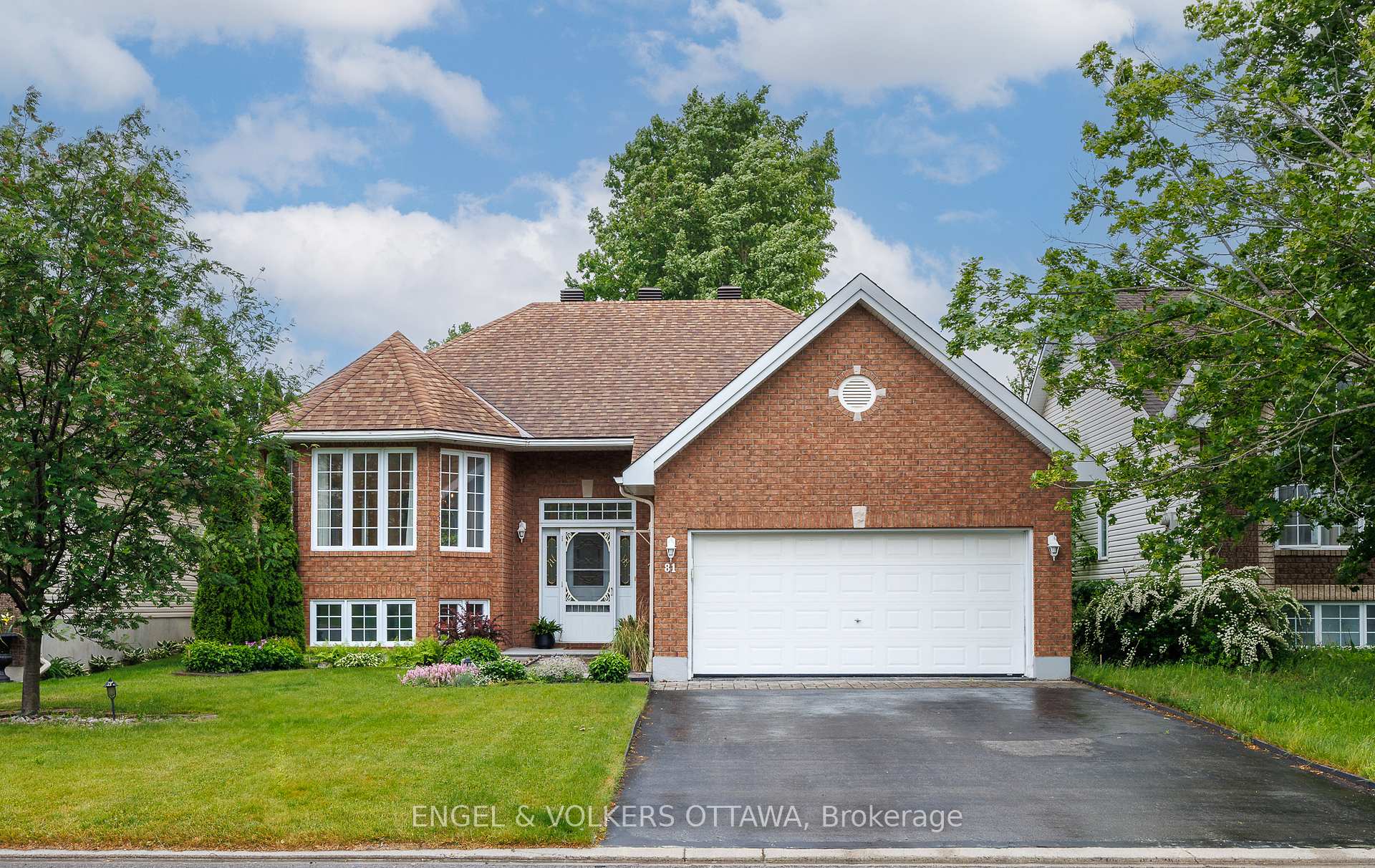 Front of 81 Lloydalex Crescent