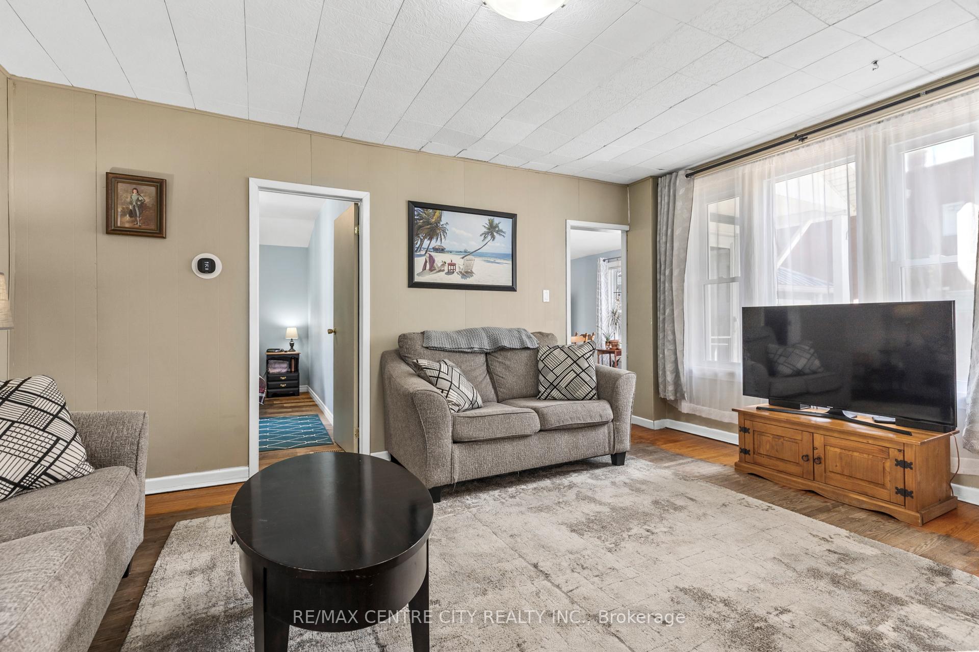 Photo 9 of 55 St. Catherine Street, St. Thomas — HOMEH
