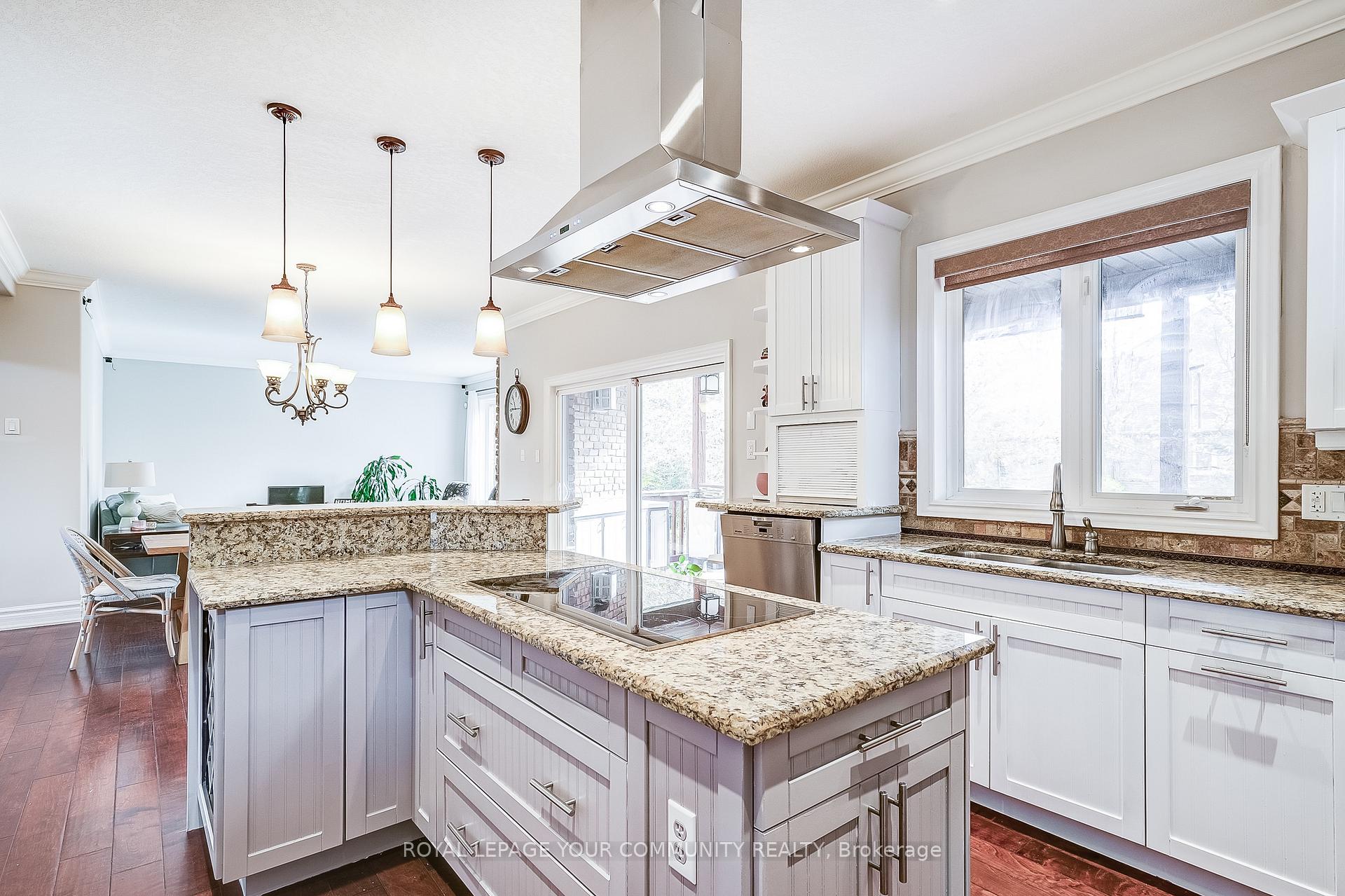 Photo 12 of 49 Heatherwood Drive, Springwater, Midhurst — HOMEH