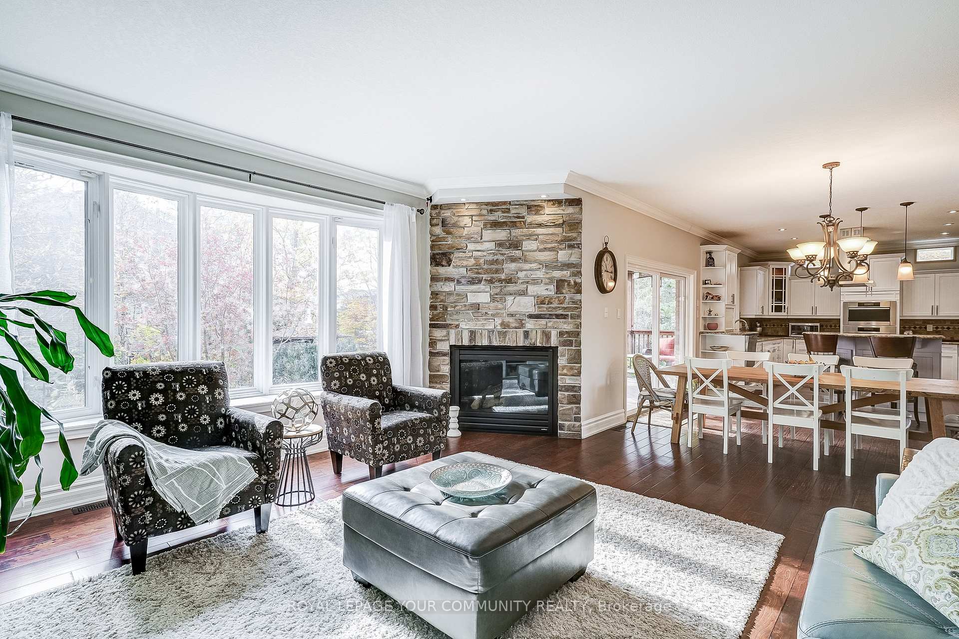 Photo 13 of 49 Heatherwood Drive, Springwater, Midhurst — HOMEH