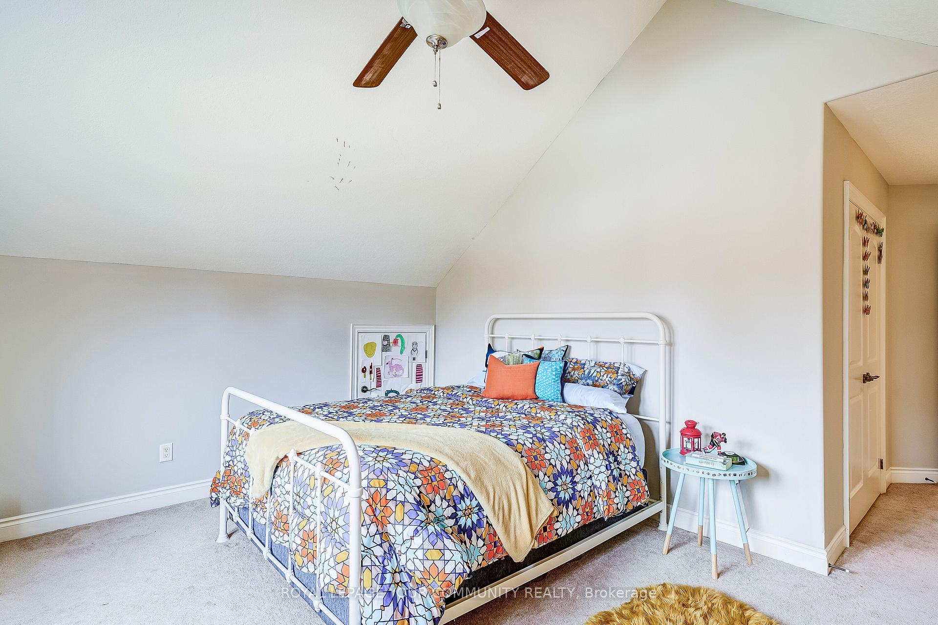 Photo 24 of 49 Heatherwood Drive, Springwater, Midhurst — HOMEH