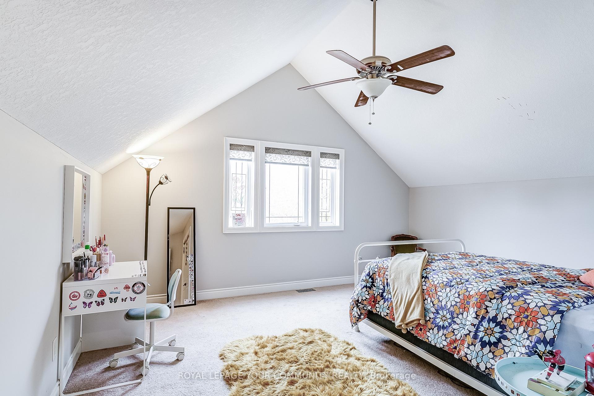 Photo 25 of 49 Heatherwood Drive, Springwater, Midhurst — HOMEH