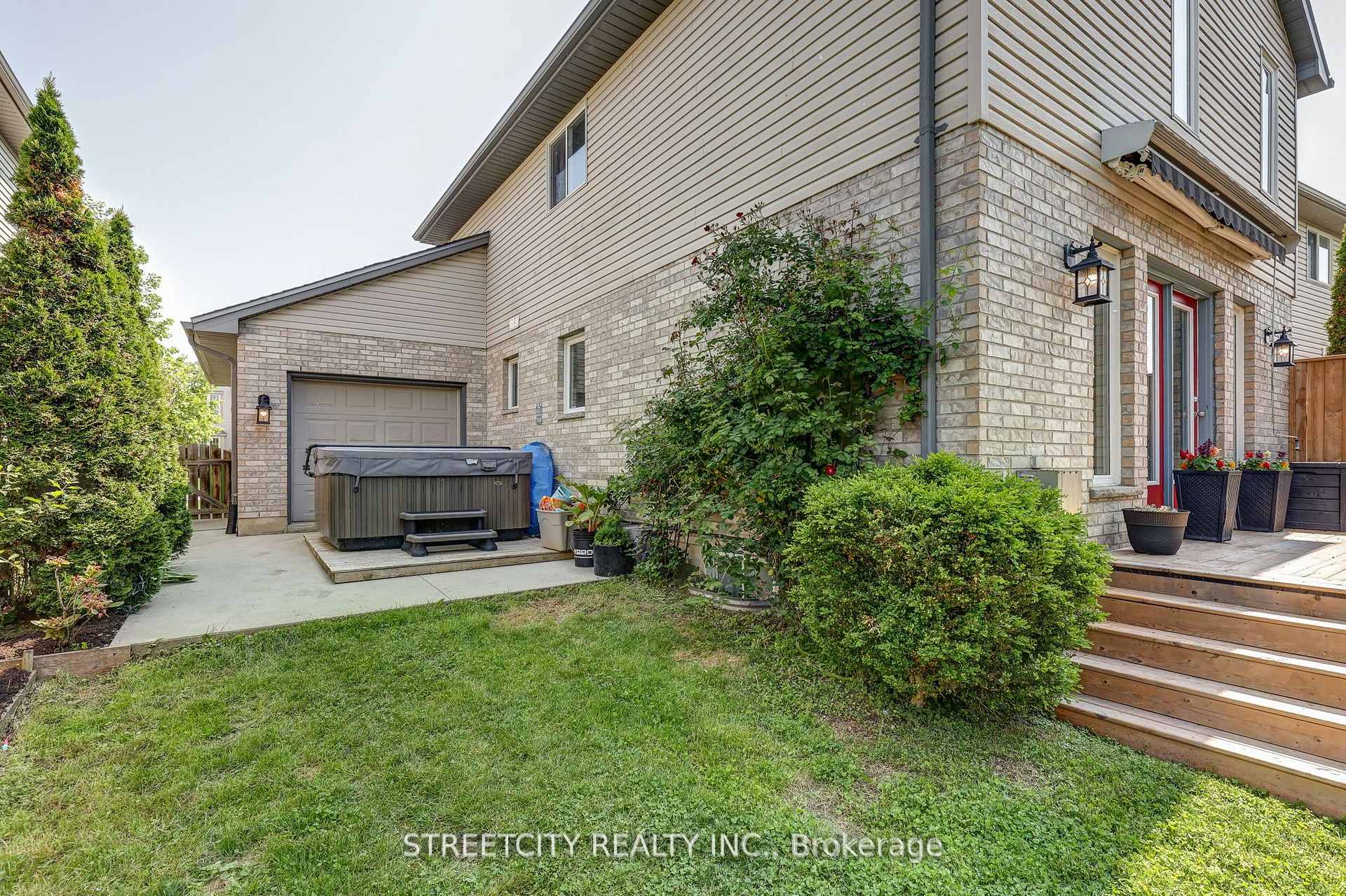 Photo 4 of 61 Meadowvale Drive, St. Thomas — HOMEH