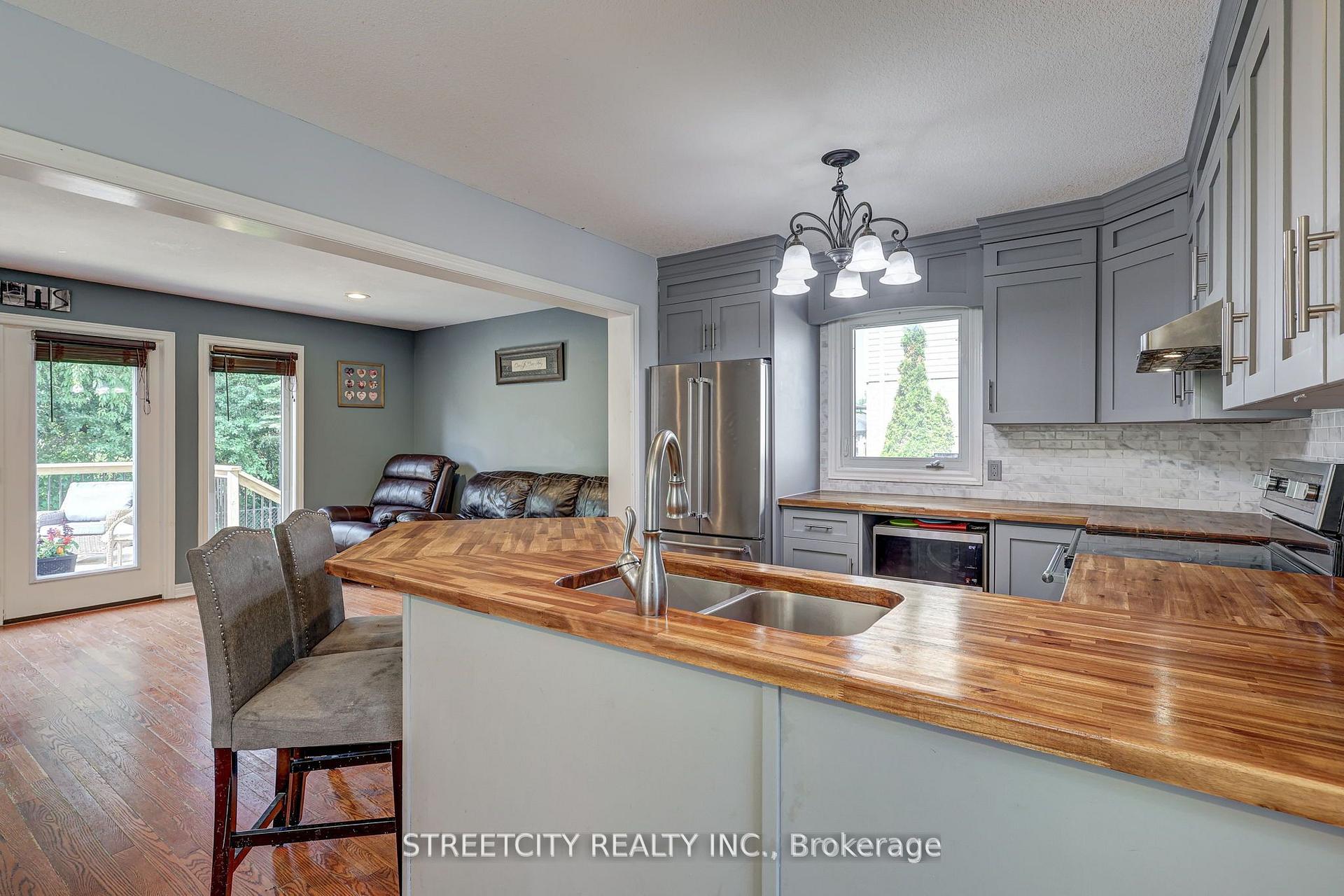 Photo 12 of 61 Meadowvale Drive, St. Thomas — HOMEH