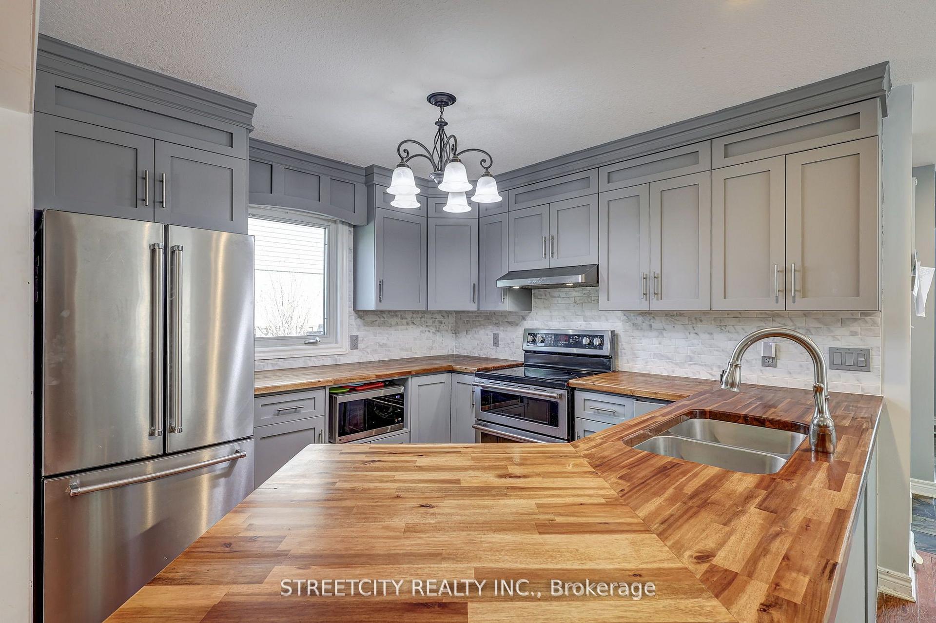 Photo 13 of 61 Meadowvale Drive, St. Thomas — HOMEH