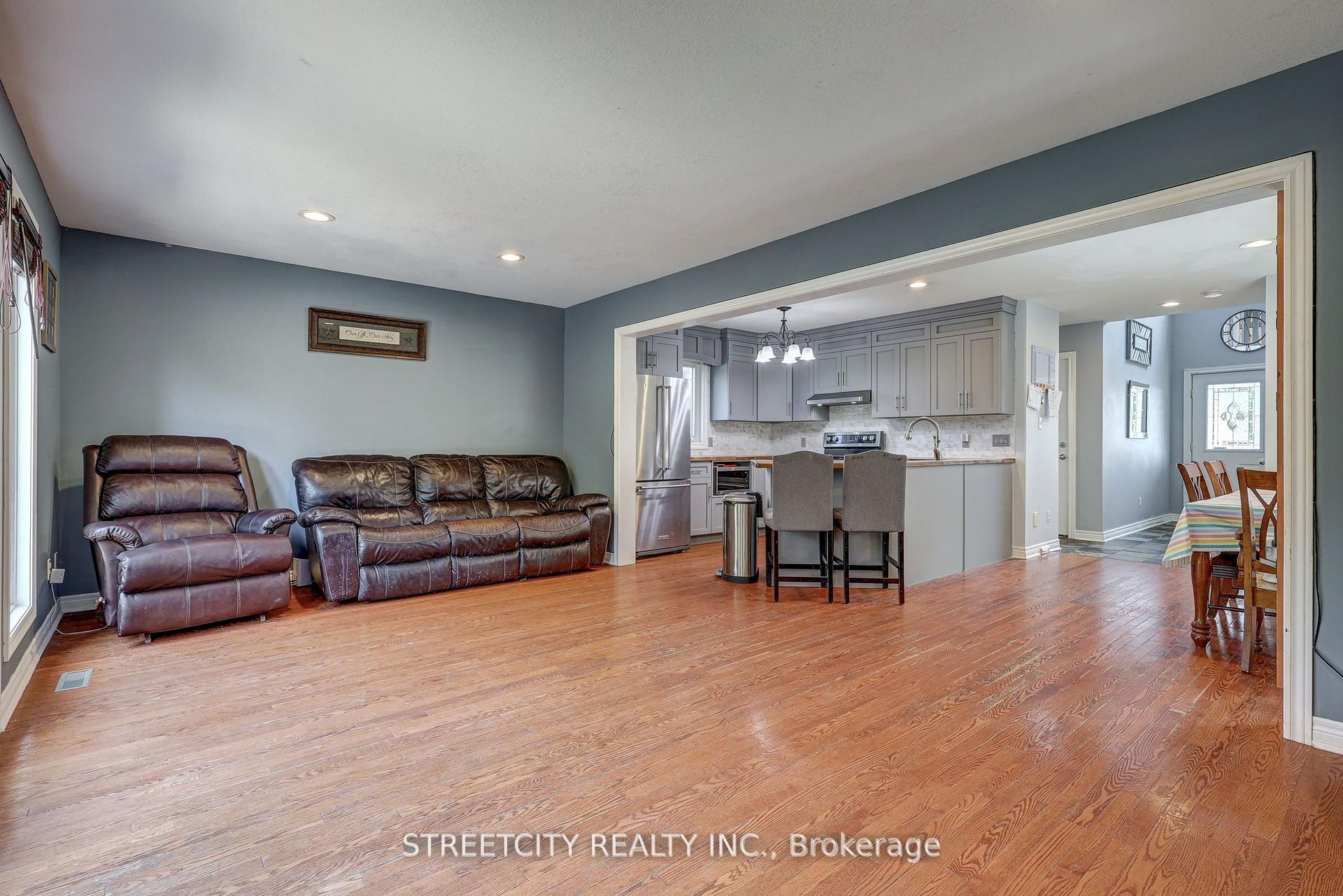Photo 15 of 61 Meadowvale Drive, St. Thomas — HOMEH
