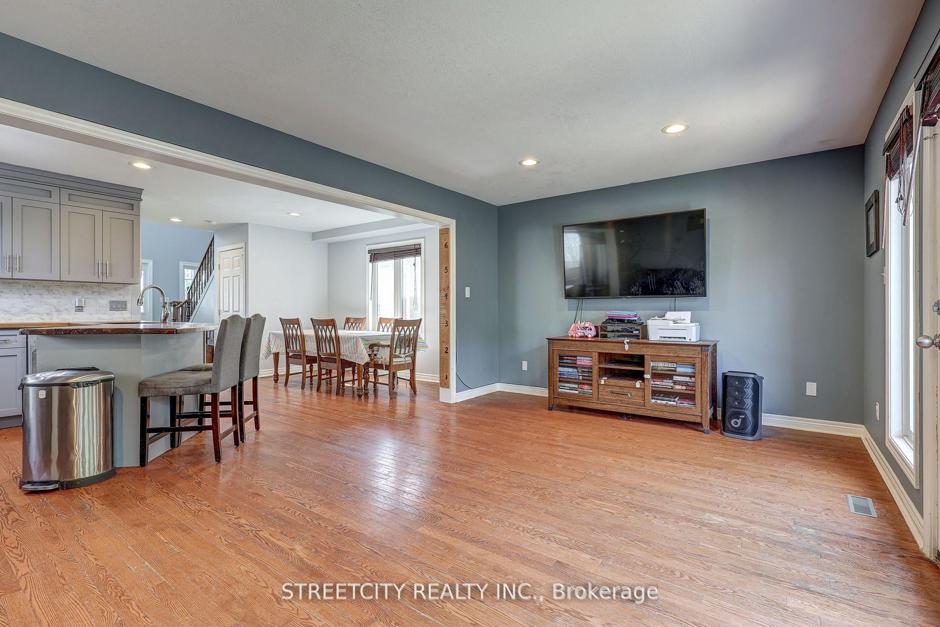 Photo 16 of 61 Meadowvale Drive, St. Thomas — HOMEH
