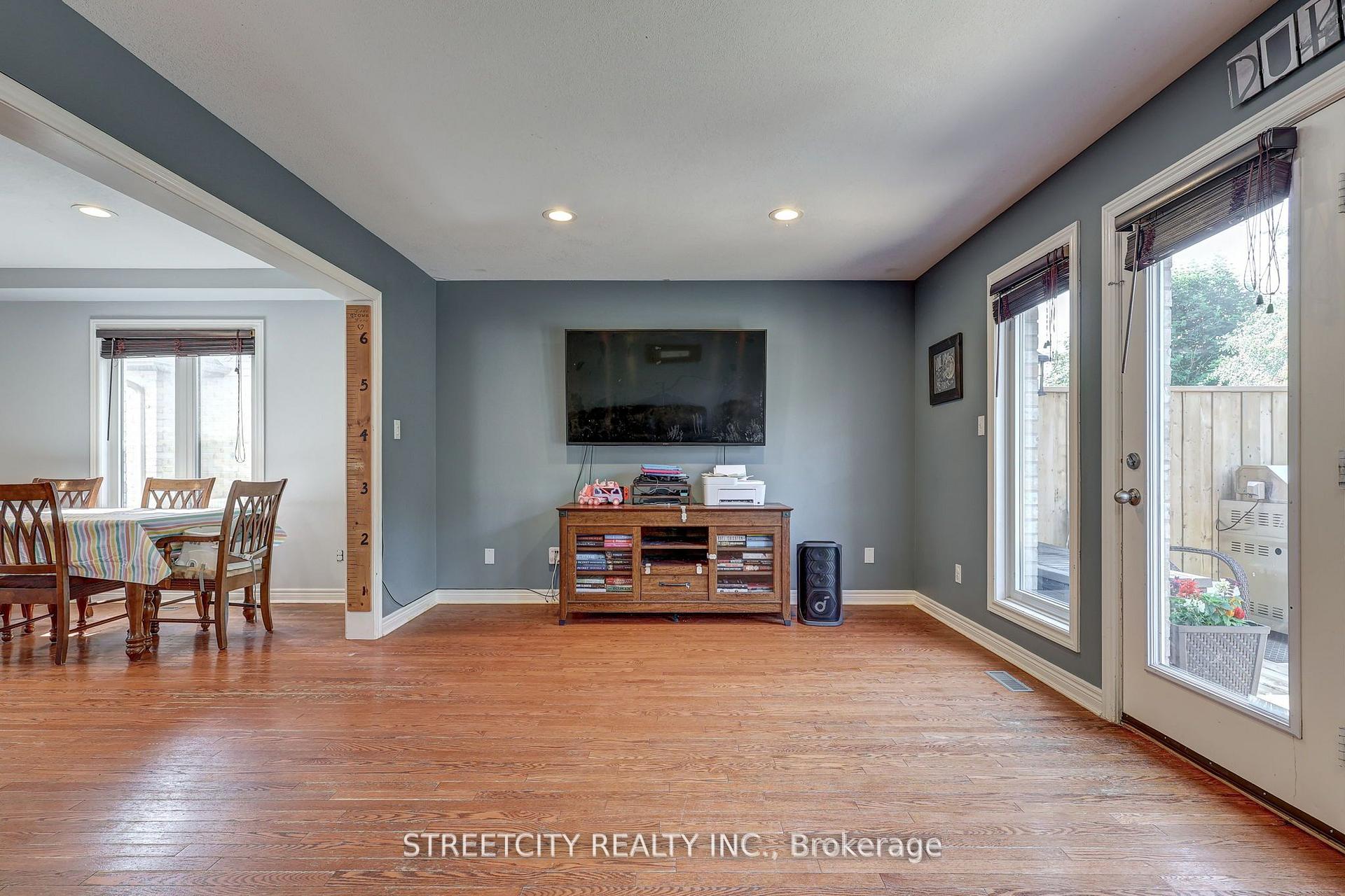 Photo 17 of 61 Meadowvale Drive, St. Thomas — HOMEH