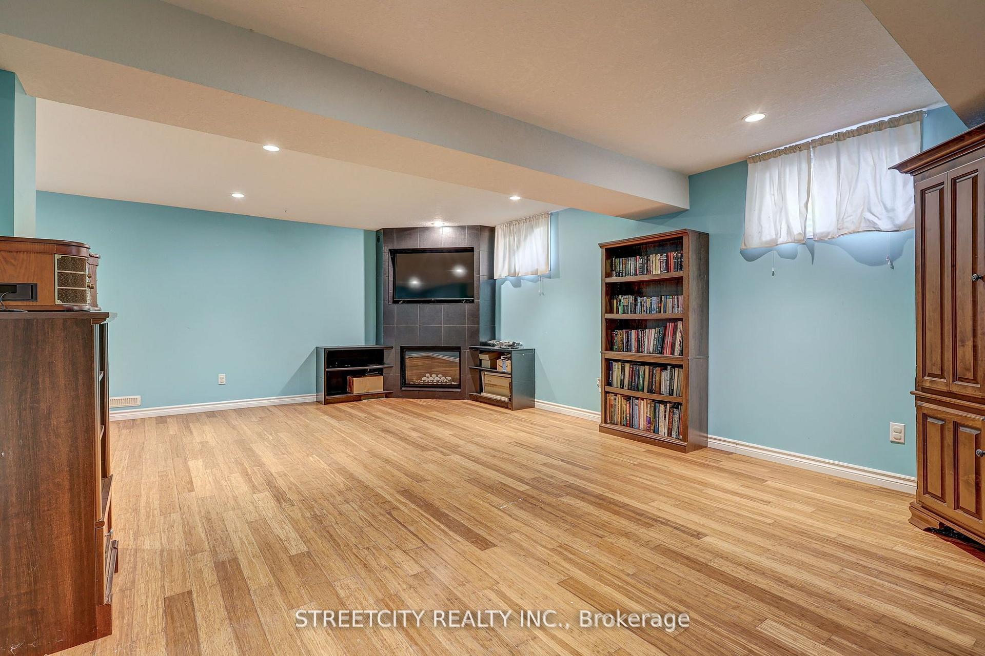 Photo 31 of 61 Meadowvale Drive, St. Thomas — HOMEH