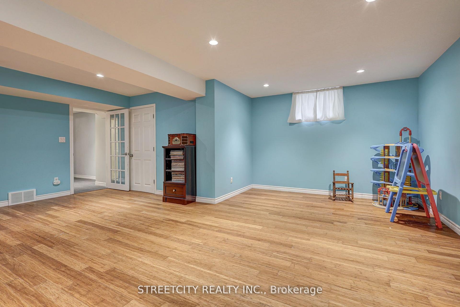 Photo 33 of 61 Meadowvale Drive, St. Thomas — HOMEH