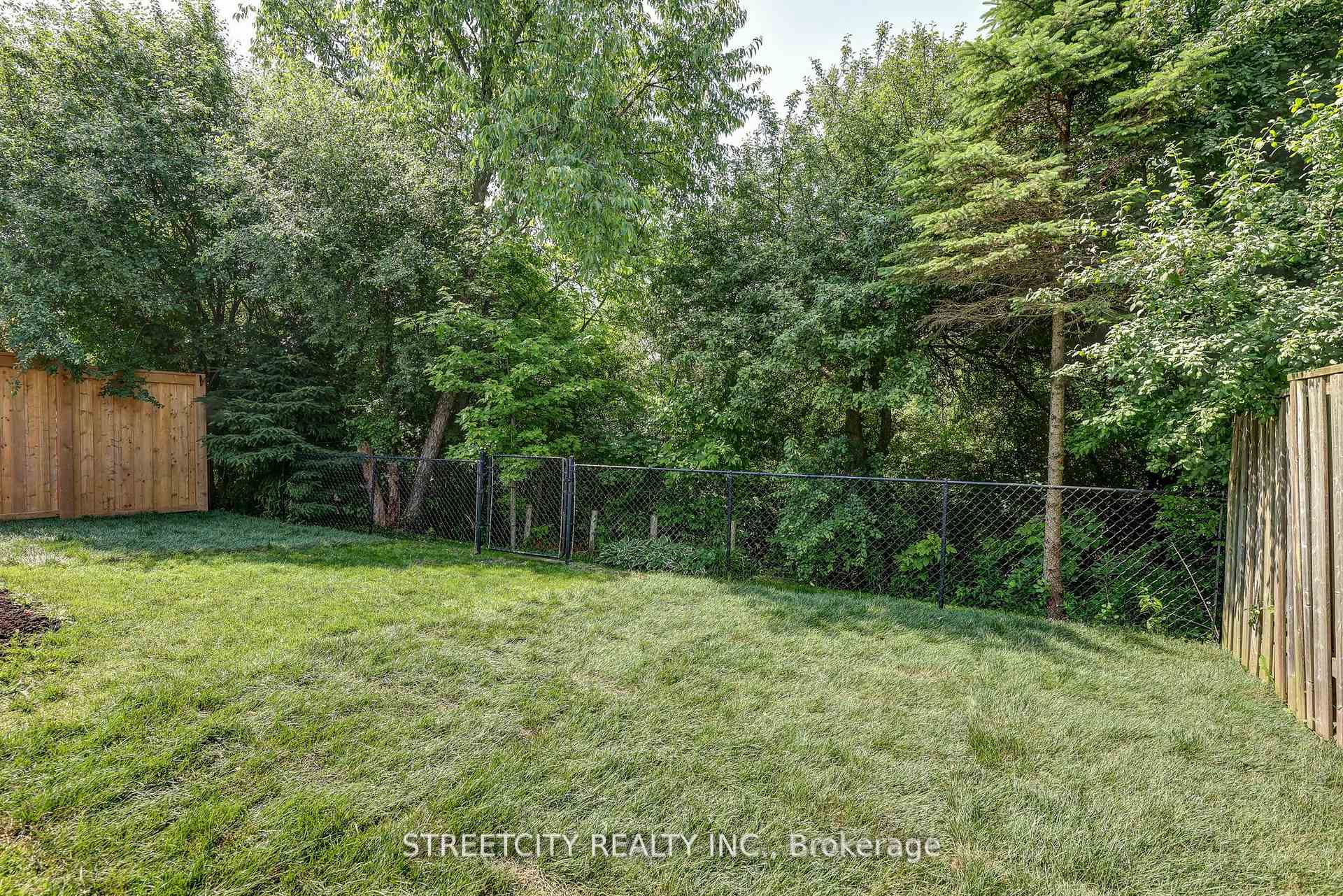 Photo 43 of 61 Meadowvale Drive, St. Thomas — HOMEH