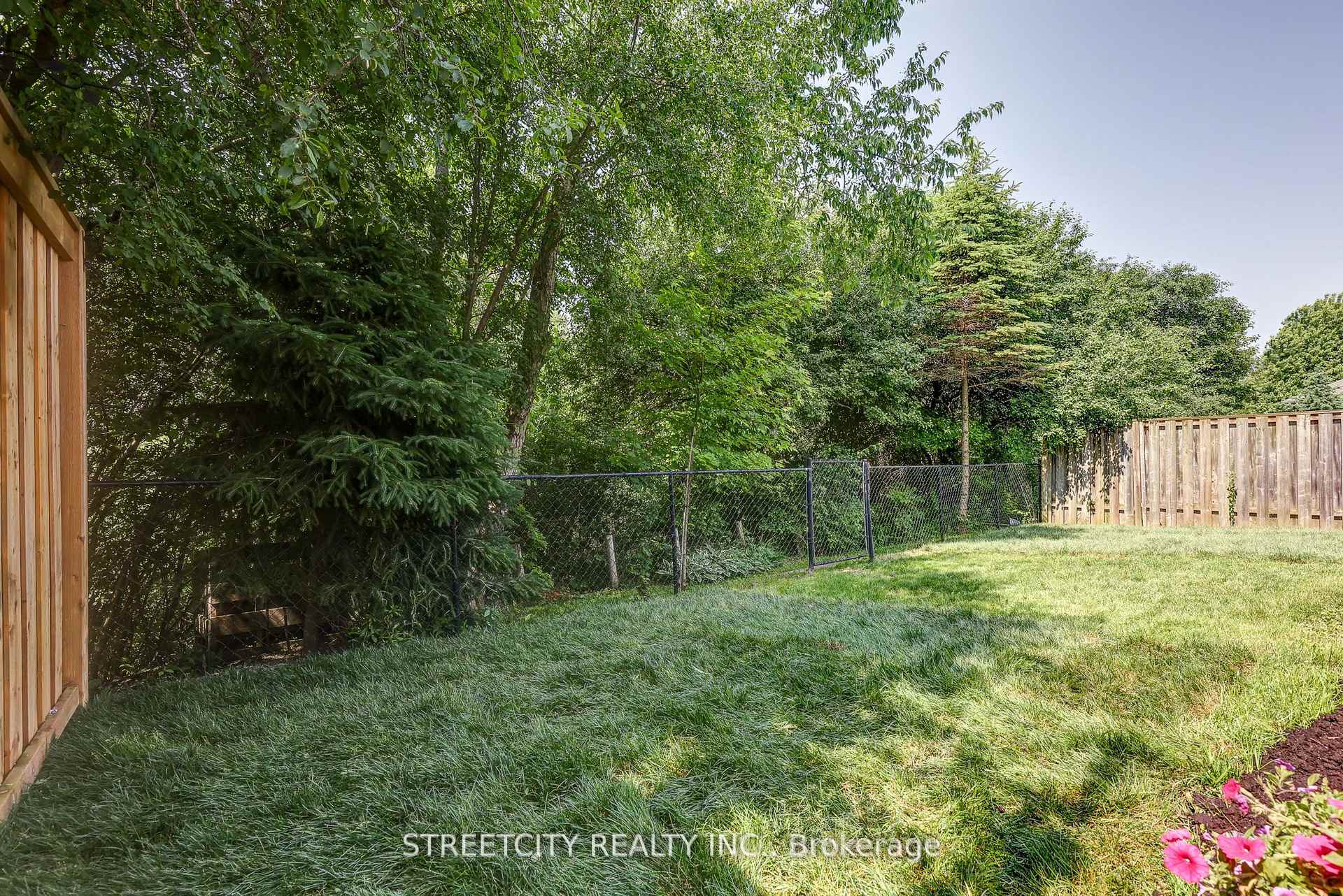 Photo 47 of 61 Meadowvale Drive, St. Thomas — HOMEH