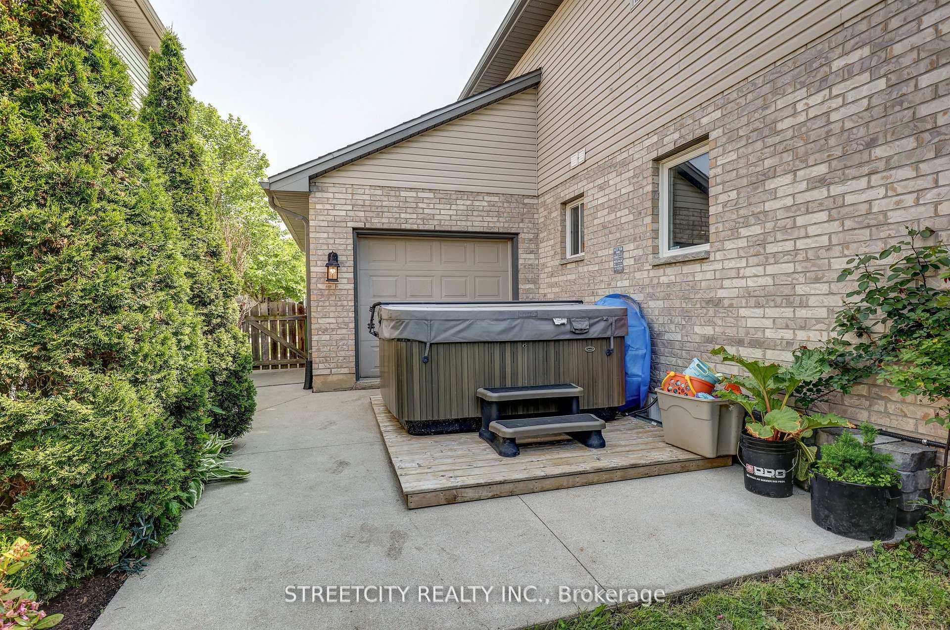 Photo 49 of 61 Meadowvale Drive, St. Thomas — HOMEH