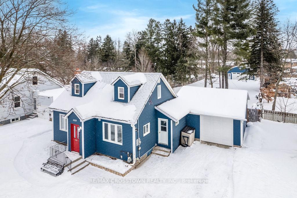Photo 3 of 1089 Bayfield Street N, Springwater, Midhurst — HOMEH