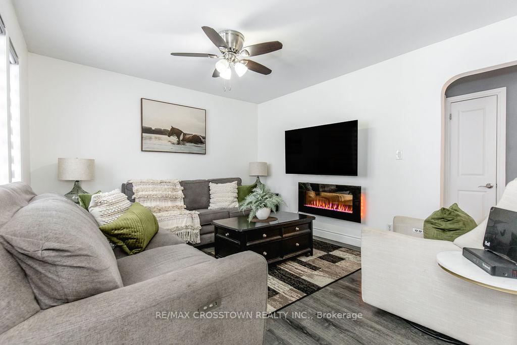 Photo 6 of 1089 Bayfield Street N, Springwater, Midhurst — HOMEH