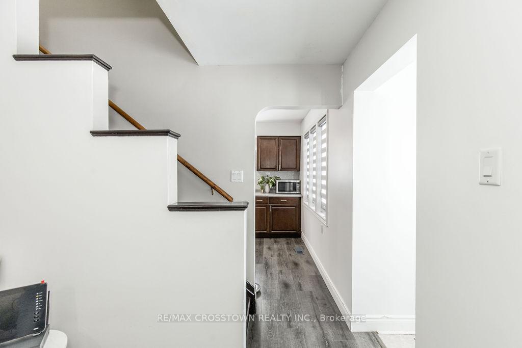 Photo 8 of 1089 Bayfield Street N, Springwater, Midhurst — HOMEH