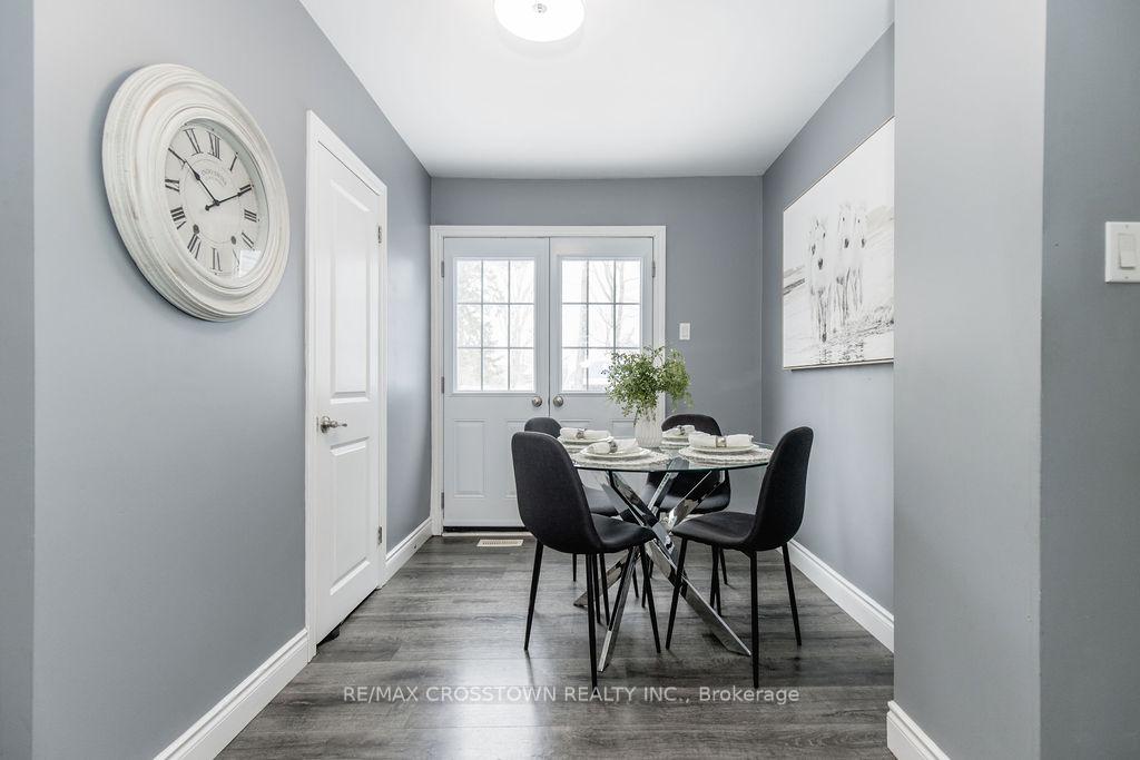 Photo 12 of 1089 Bayfield Street N, Springwater, Midhurst — HOMEH