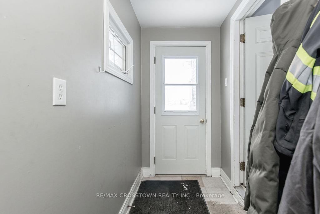 Photo 14 of 1089 Bayfield Street N, Springwater, Midhurst — HOMEH