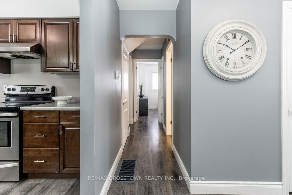 Photo 15 of 1089 Bayfield Street N, Springwater, Midhurst — HOMEH