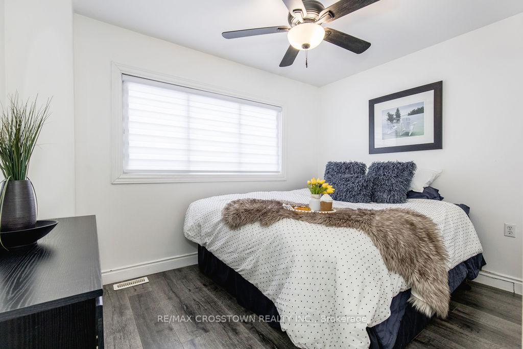 Photo 16 of 1089 Bayfield Street N, Springwater, Midhurst — HOMEH