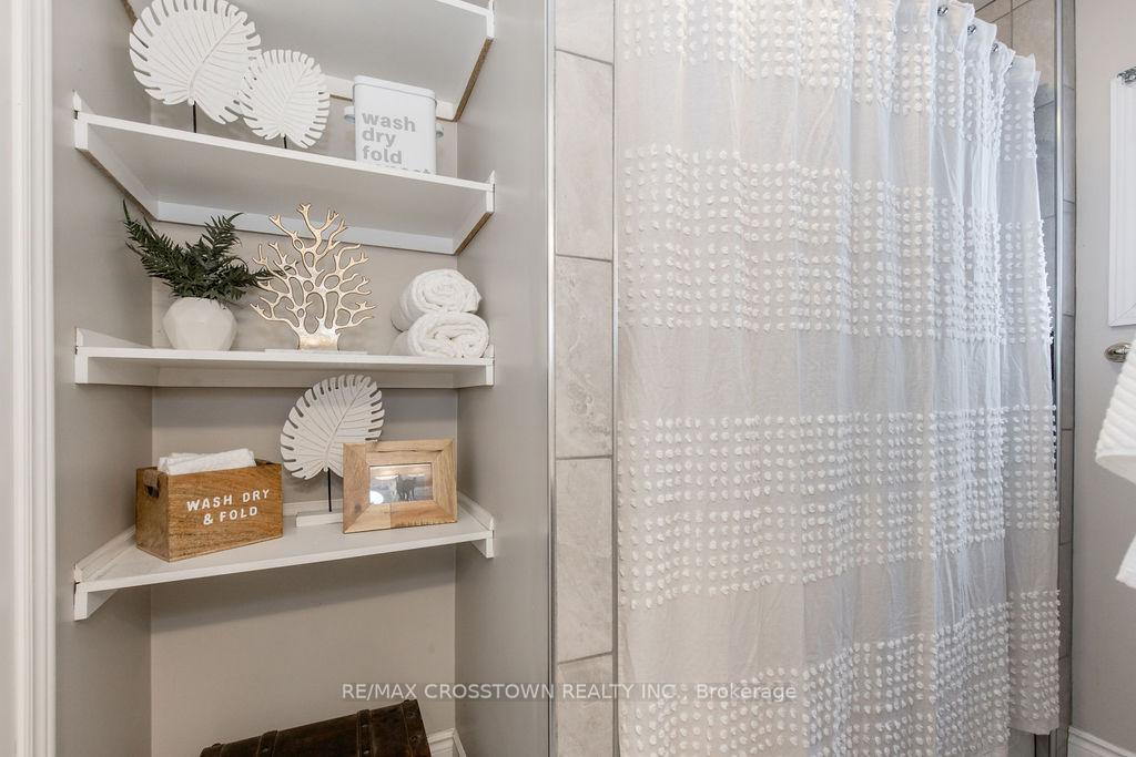 Photo 18 of 1089 Bayfield Street N, Springwater, Midhurst — HOMEH