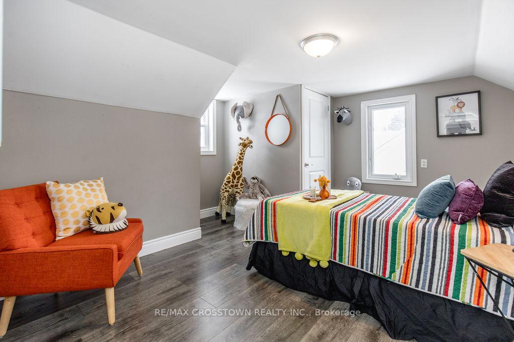 Photo 21 of 1089 Bayfield Street N, Springwater, Midhurst — HOMEH