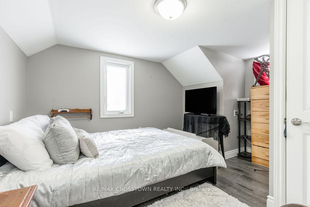 Photo 23 of 1089 Bayfield Street N, Springwater, Midhurst — HOMEH
